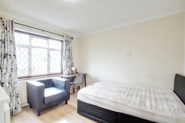 Thumbnail Room to rent in Willow Tree Close, Hayes