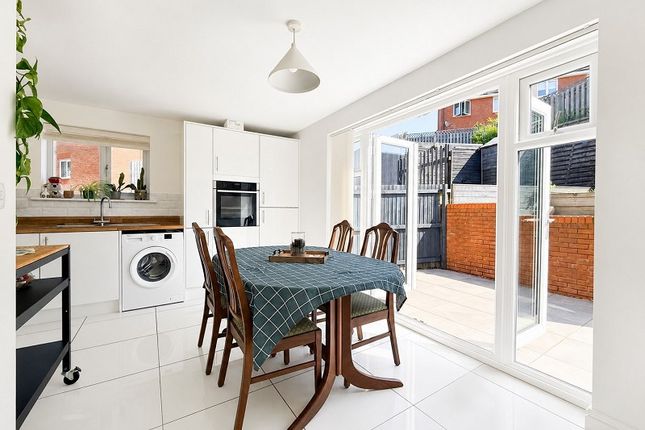 75 Highfields, Tonyrefail, Porth photo 3