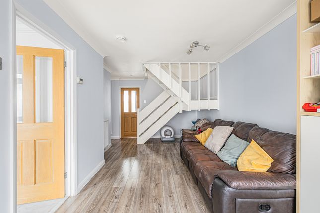 61, Cecil Crescent, Hatfield photo 3