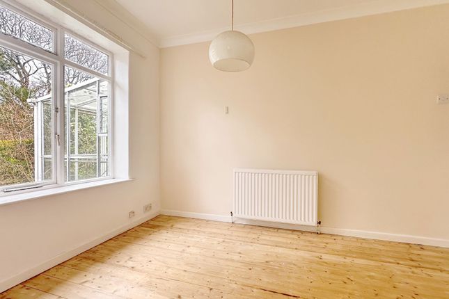 79 Oak Grove, Stockport photo 2