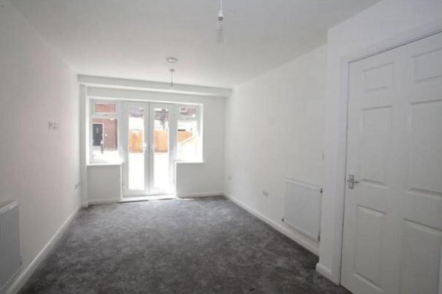 Flat 7, Luton photo 3