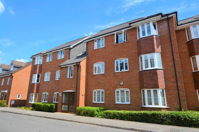 Flat to rent in Hopton Grove, Newport Pagnell