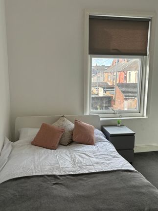 Thumbnail Shared accommodation to rent in Victoria Road, Middlesbrough