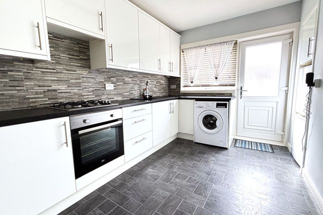 11 Foulford Place, Cowdenbeath photo 3