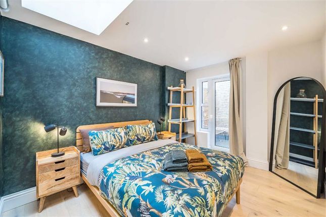 Hinton Road, London photo 3