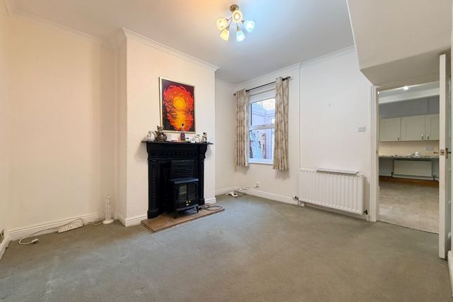 8 Lyell Street, Scarborough photo 3