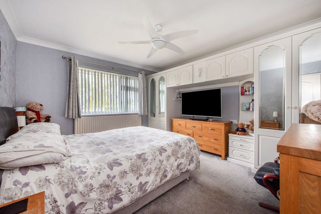 34 Churchill Avenue, Bognor Regis photo 4