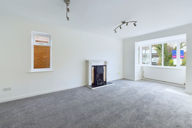 12 Redwood Drive, Aylesbury photo 4