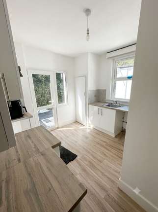 Flat 1, 4 , St Michaels terrace, Torquay photo 5