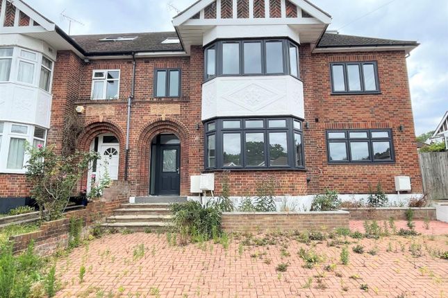 Thumbnail Property to rent in Oakdene Park, Finchley