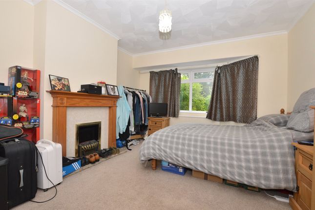 Maisonette to rent in Meadowcroft Close, Horley, Surrey