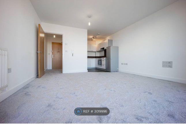 Flat, Harston Walk, London photo 4