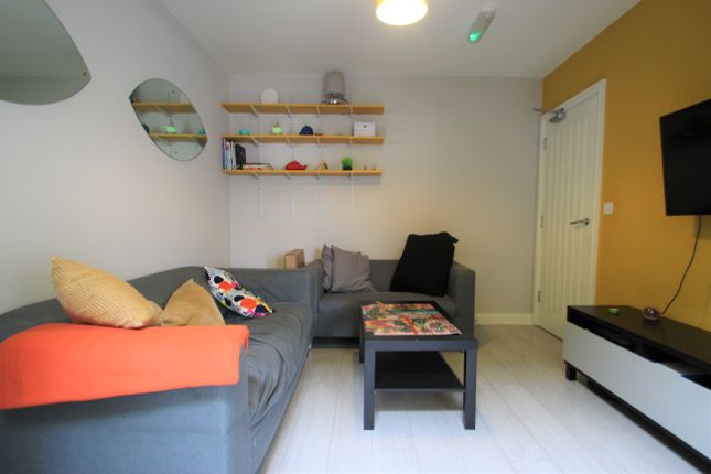 Room to rent in Long Lane, Littlemore, Oxford