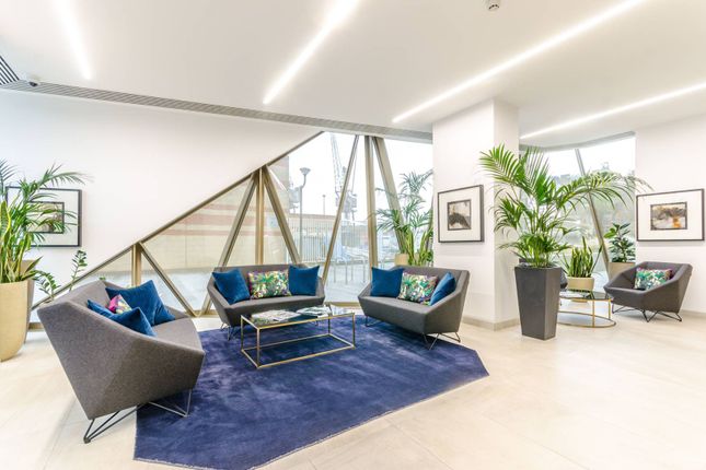 Flat for sale in Dollar Bay Point, Canary Wharf, London