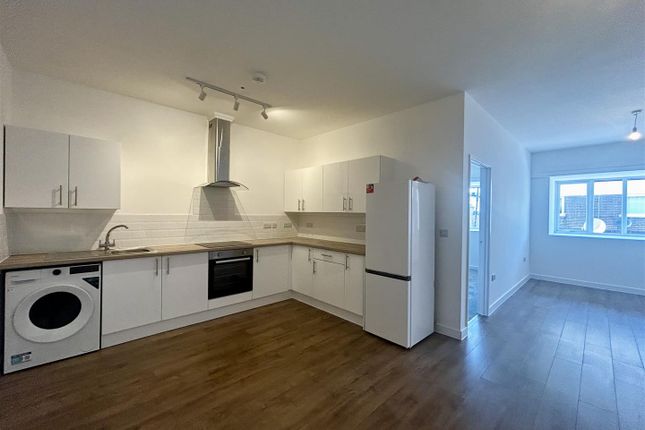 Flat 3, 8A, Wesley Buildings, Woodstock Way, Caldicot photo 4