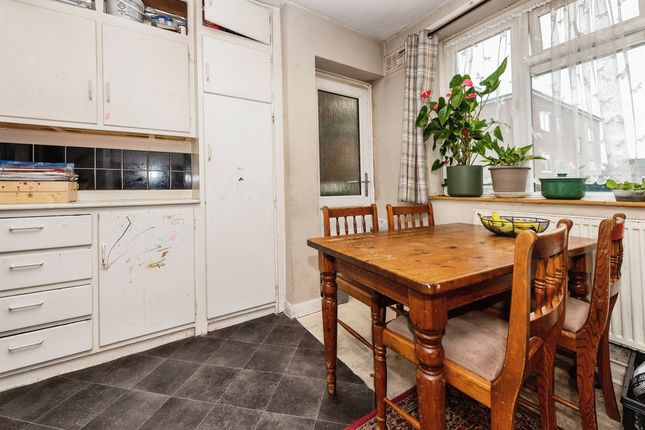 Flat for sale in Hatfield Road, St.Albans