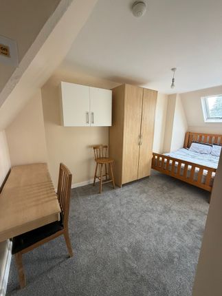 132 Woeley Castle, Selly Oak photo 2
