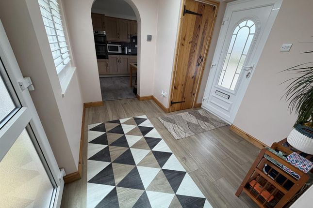 30, Longden Avenue, Lowestoft photo 2