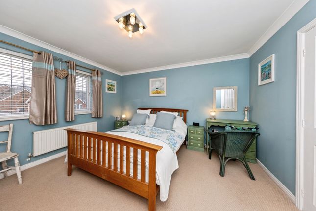 18, Maes Y Ffynnon, Llanelli photo 3