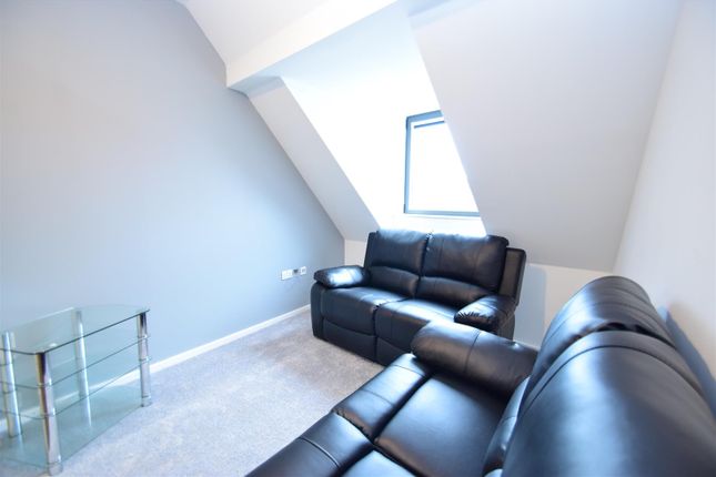 Thumbnail Flat to rent in Chillingham Road, Newcastle Upon Tyne