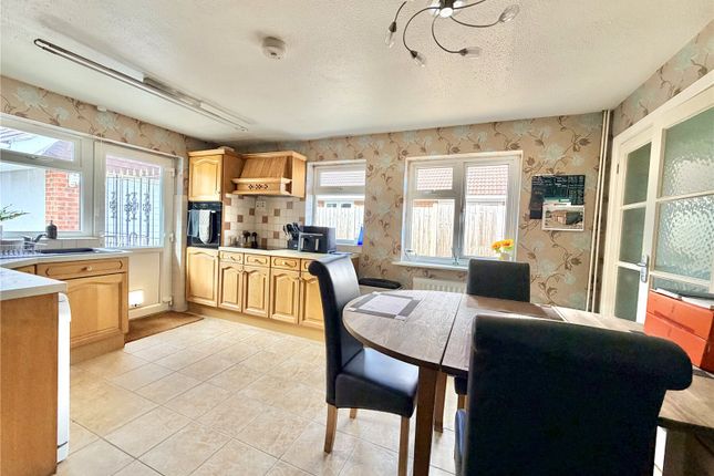 5, Renouf Close, Lymington photo 2