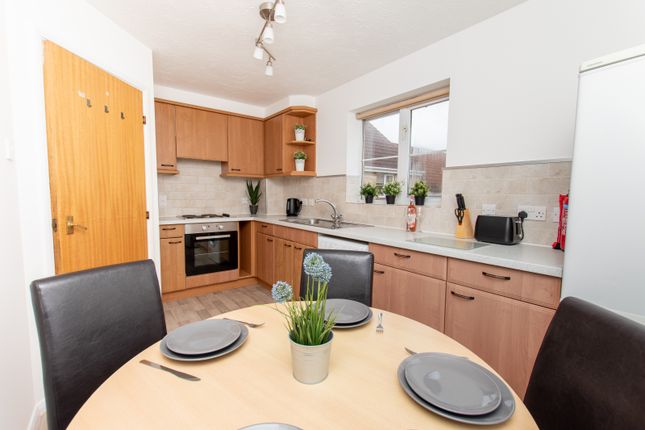 49 Lyon Close, Maidenbower, Crawley photo 3