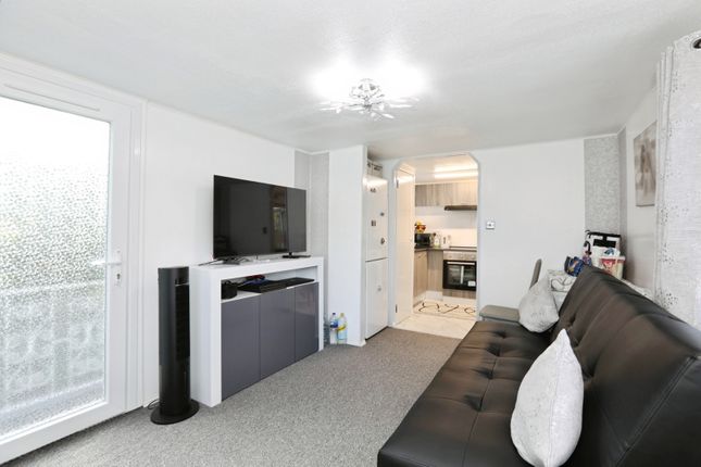 17, Turtle Dove Avenue, Turners Hill photo 4