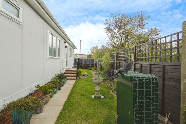 Mobile/park home for sale in Bedwell Park, Witchford, Ely
