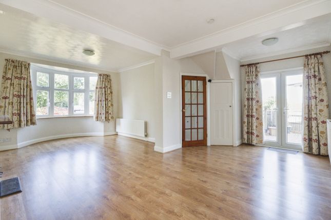 23, Ankerdine Crescent, London photo 2