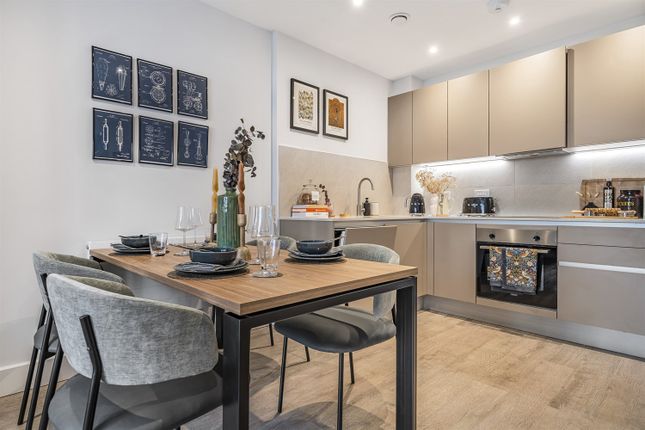 2, Flat 37, Kenavon Drive, Reading photo 4