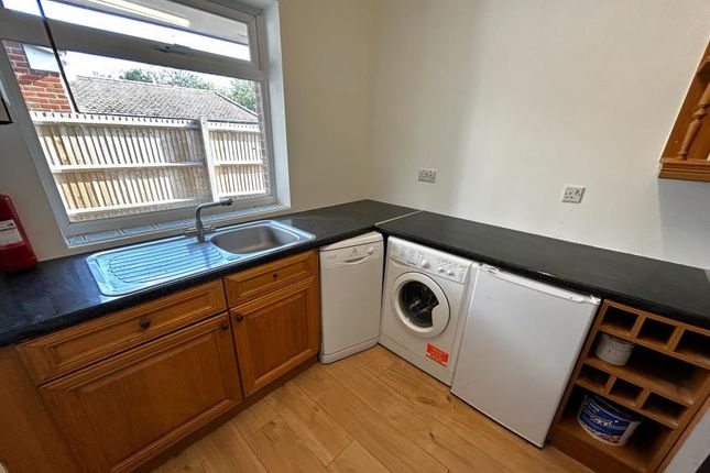431A, Woodham Lane, Addlestone photo 4