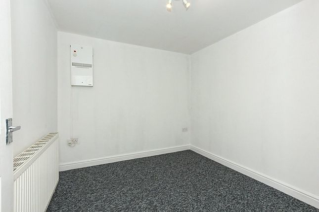 Flat to rent in Fairview Road, Sittingbourne