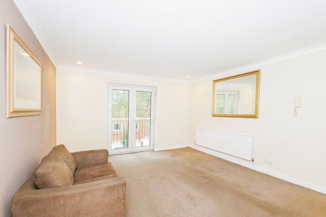 Flat for sale in Porchfield Sq, Manchester