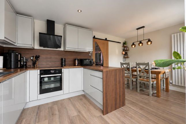 11, Everside Lane, Dursley photo 3