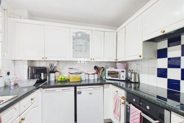 64, Pavilion Way, Middlesex photo 3