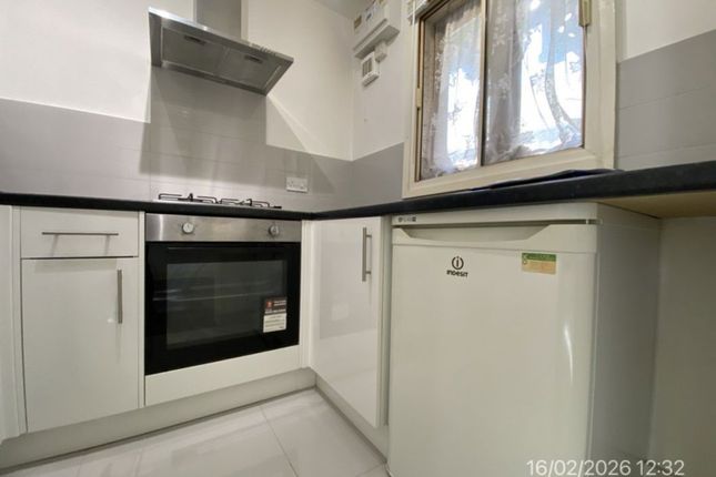 52, Stephensons Court, Berks photo 5