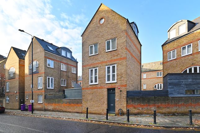 Town house for sale in Wapping High Street, Wapping
