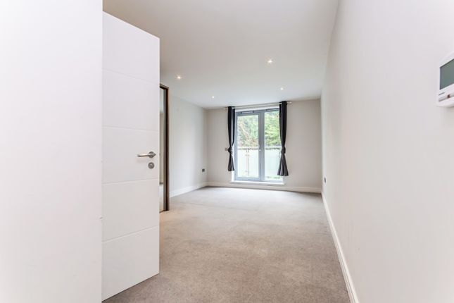 Flat 8 Valley Place, 76, Croydon Road, Surrey photo 3