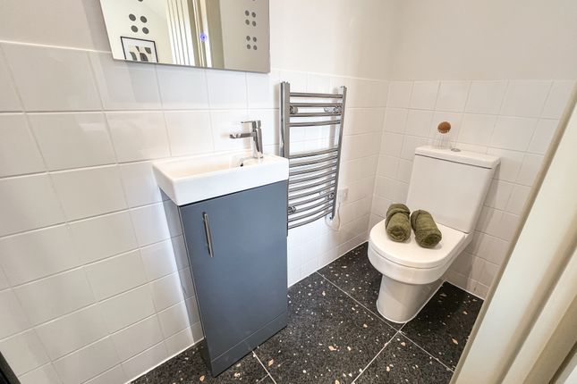 Room 4, 305b, Oxford Road, Berkshire, UK photo 5