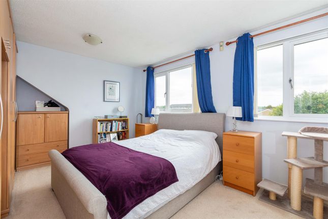 32B, Bower Way, Slough photo 4