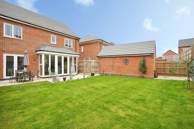 10, Woolley Avenue, Coalville photo 2