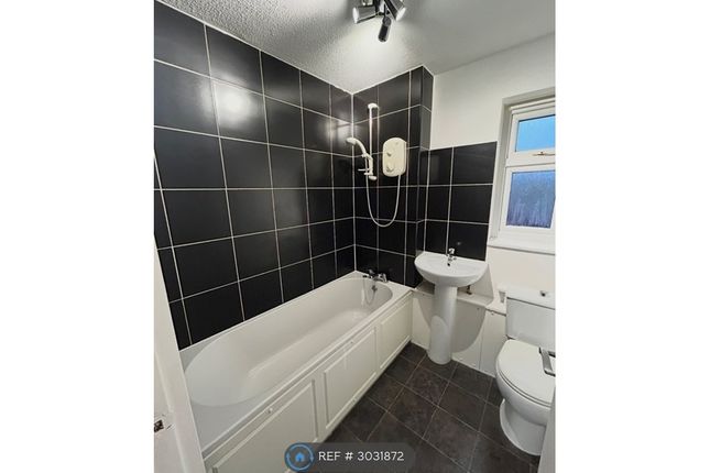 Grantwood Close, Redhill photo 3