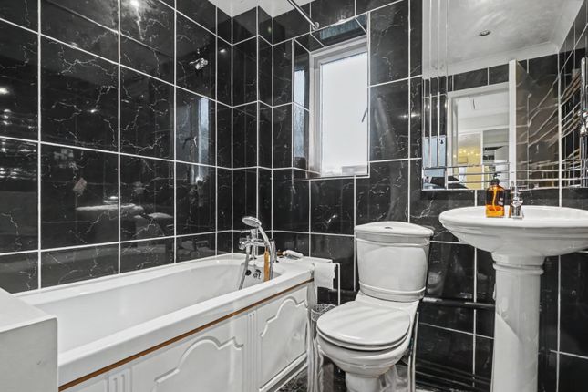 61 Bond Road, Rainham, Kent photo 3