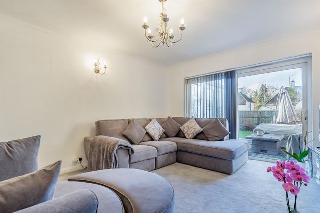16, Field Close, Abridge photo 3