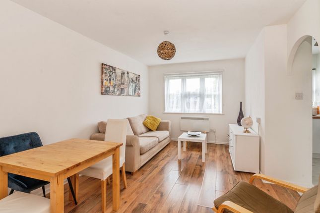 Flat 2, Topaz Court,, Ferro Road, Rainham photo 2