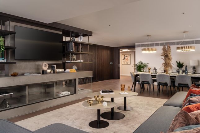Flat for sale in Upper Thames St, London