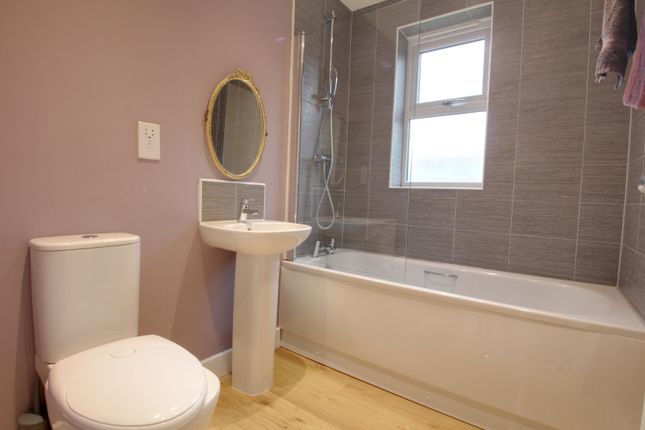 13, Maple Gardens, Leeds photo 4