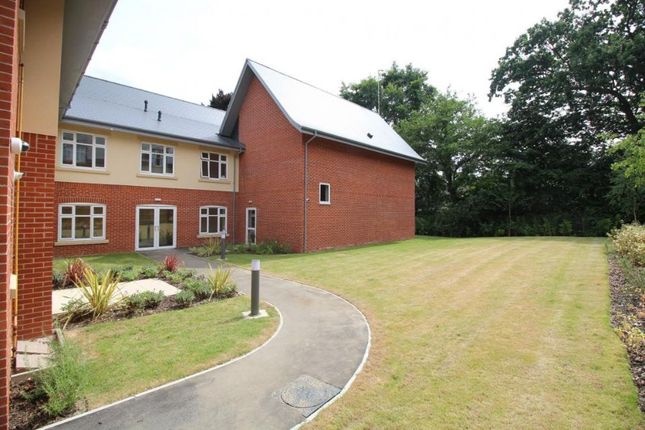 9 Hamilton Court,, Fernhill Road, Camberley photo 4