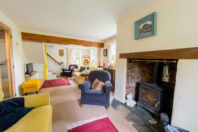 92 Roe Green, Manchester photo 3