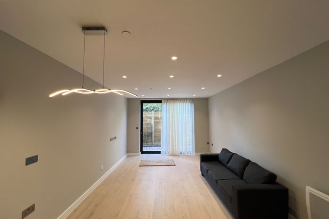 303, Shenley Road, Borehamwood photo 4